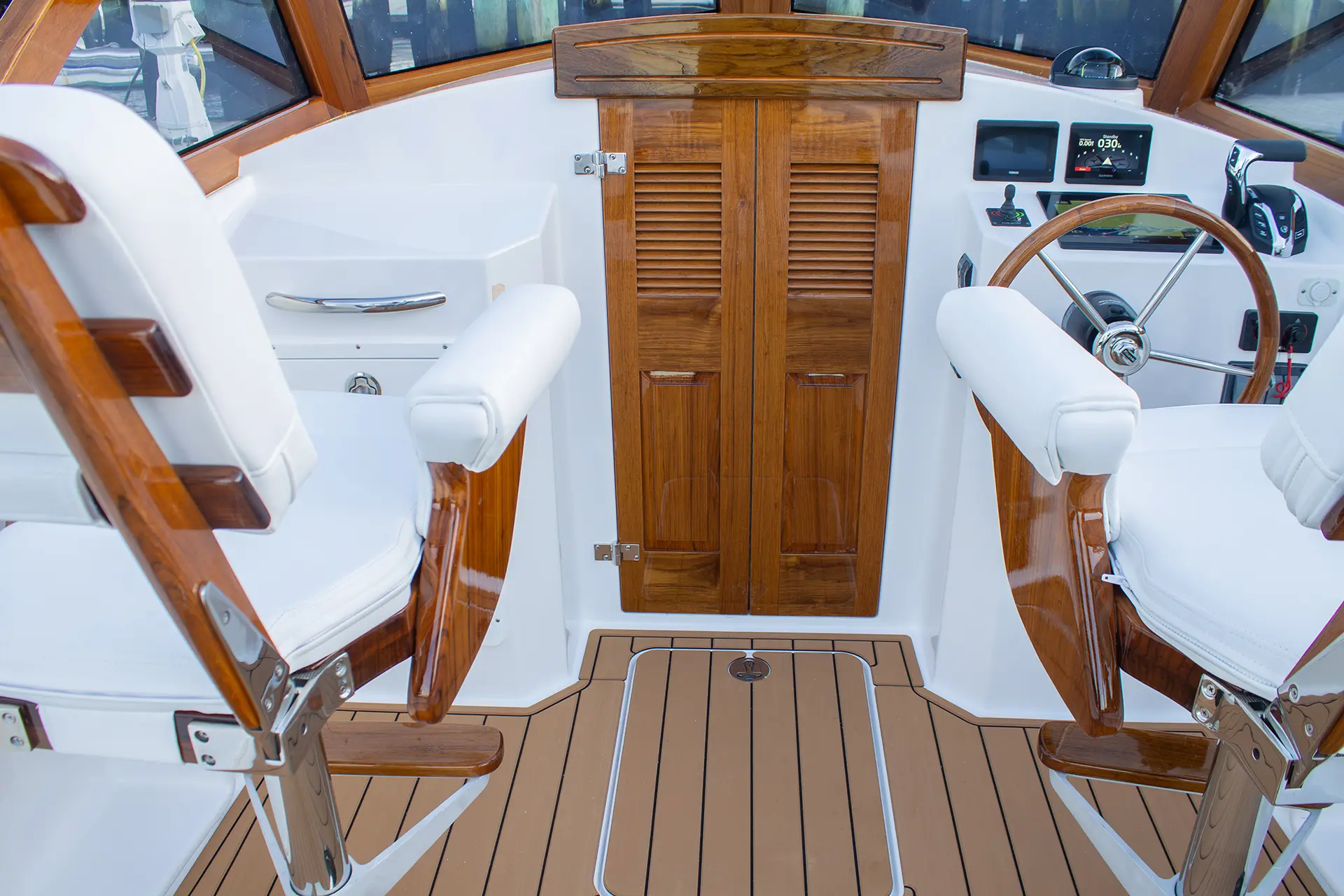 New Harbor 28 seating