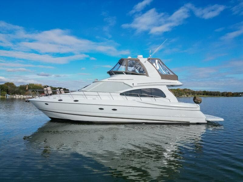 2002 Cruisers Yachts 5000 Sedan Sport