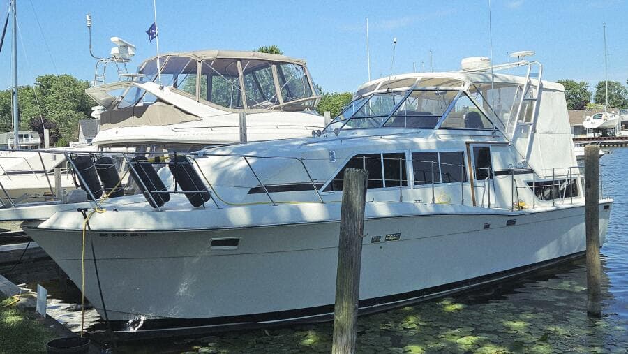 1986 Chris-Craft 381 Catalina