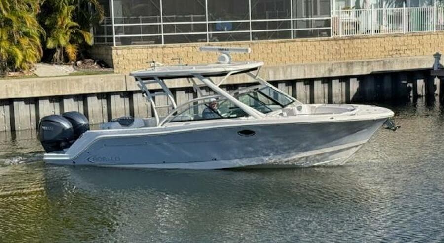 2021 Robalo R317