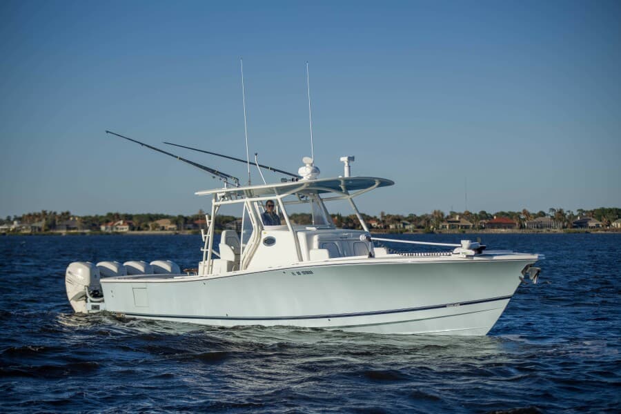 2016 Regulator 41 Center Console